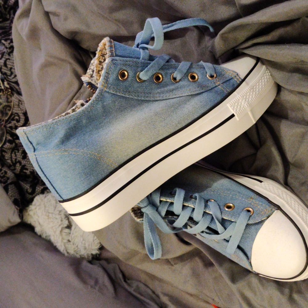 Shoes - Picture 2 of 4